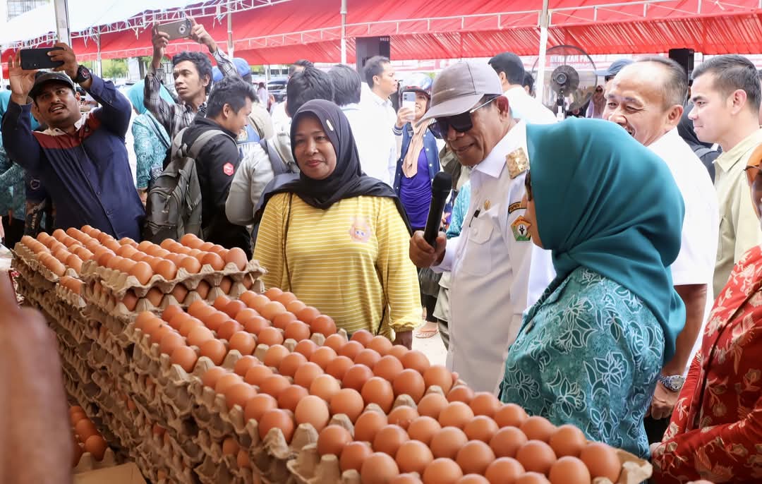 Wakil Gubernur Sultra Resmi Membuka Gerakan Pangan Murah Serentak di 17 Kabupaten/Kota se-Sultra