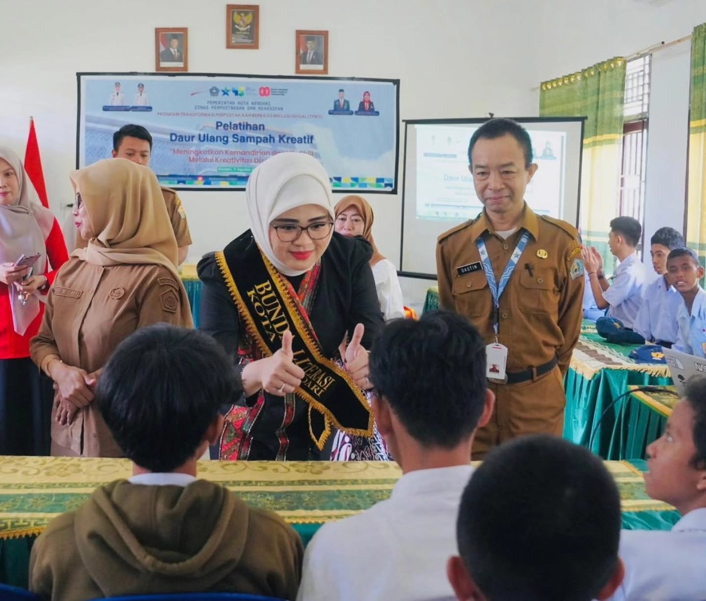 Bunda Literasi Kendari Gagas Pelatihan Daur Ulang Sampah, Dorong Kemandirian Difabel 16 Fc16Be45 8553 49E6 9421 C68Ecee325Ca